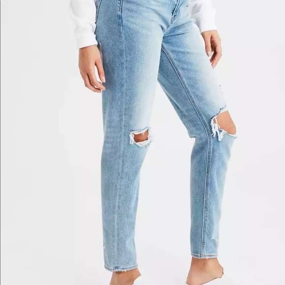 AE Ripped Mom Jean - Picture 3 of 8